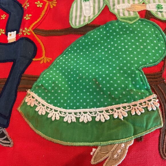 House Of Hatten Christmas Tree Skirt Red Appliqué Mom Dad Kids Toys VTG READ - Picture 16 of 16